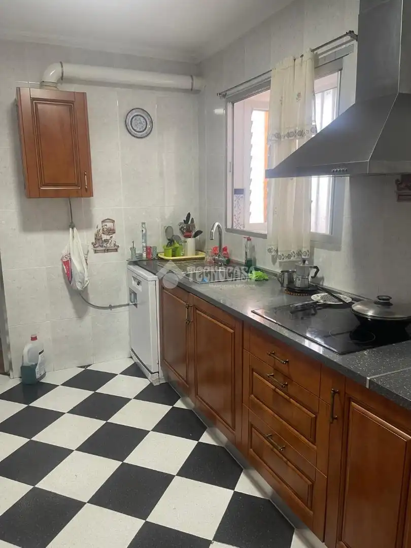 Cuina de Casa adosada en venda en Sevilla amb Aire condicionat