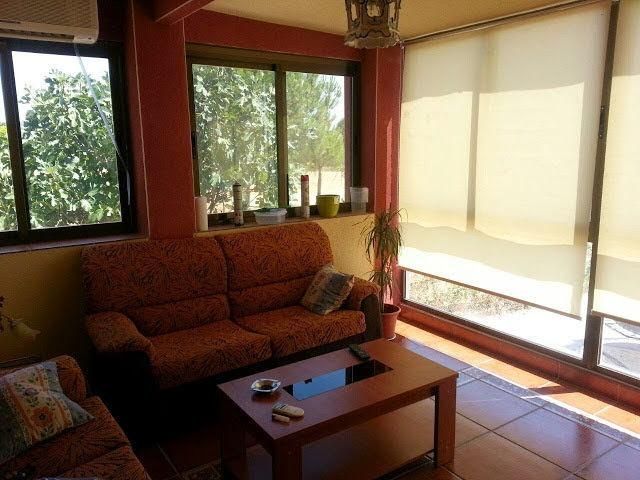 Sala d'estar de Casa o xalet en venda en Cáceres Capital amb Aire condicionat, Jardí privat i Piscina