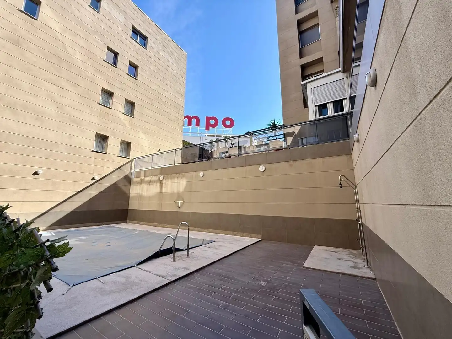 Vista exterior de Dúplex en venta en Almería con Aire acondicionado, Terraza y Trastero