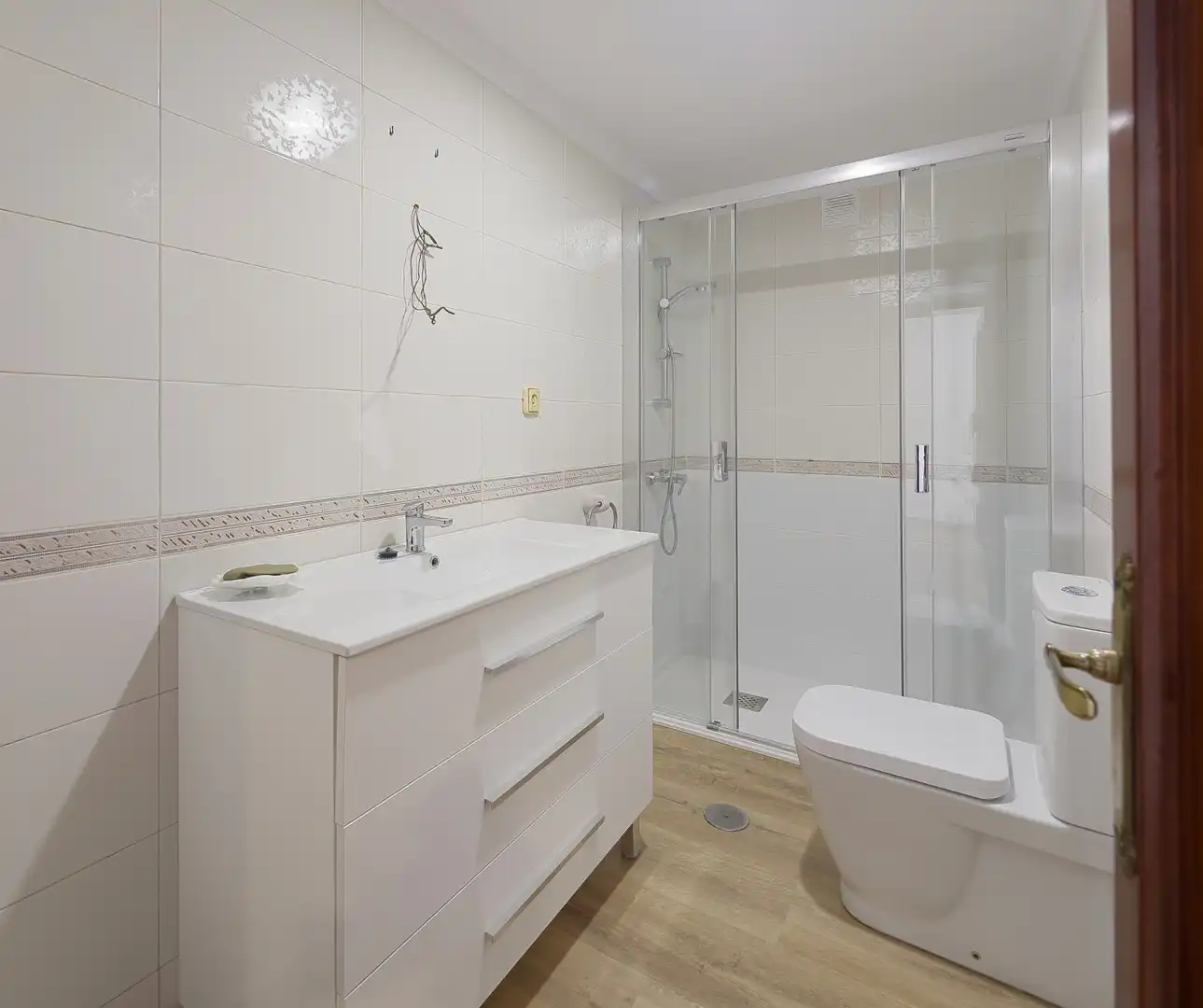 Bany de Pis en venda en Gijón  amb Calefacció