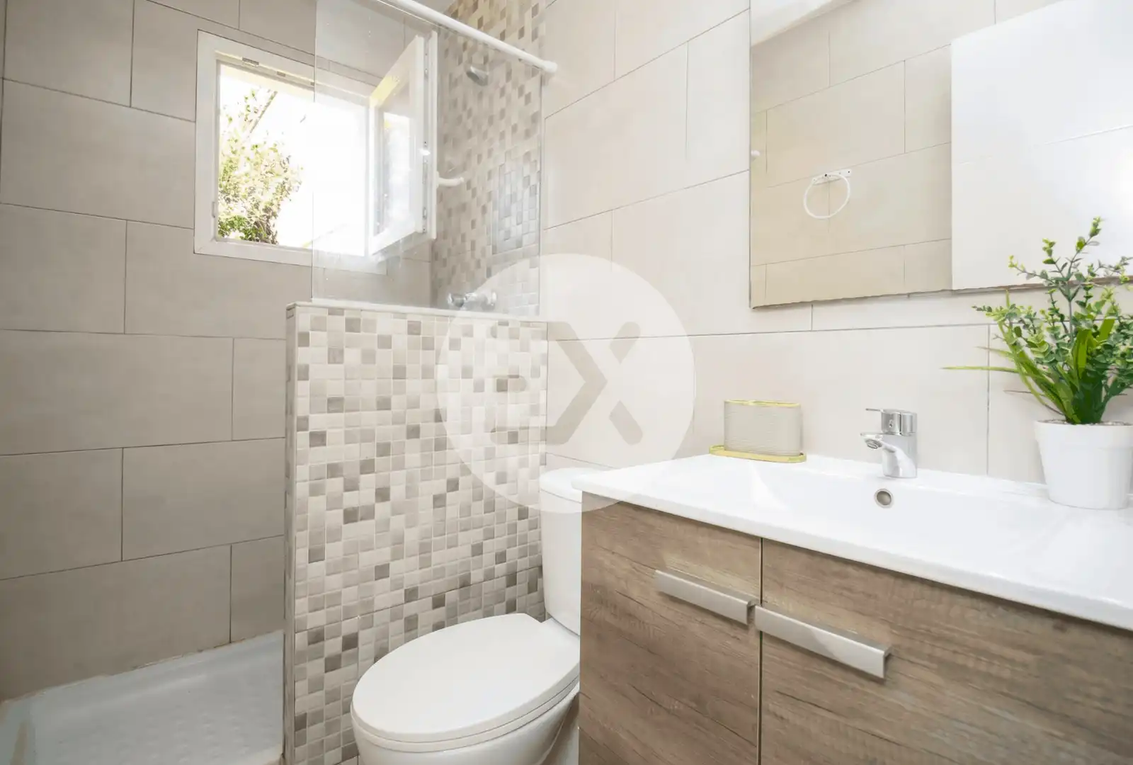 Bany de Casa o xalet en venda en Castelldefels amb Jardí privat