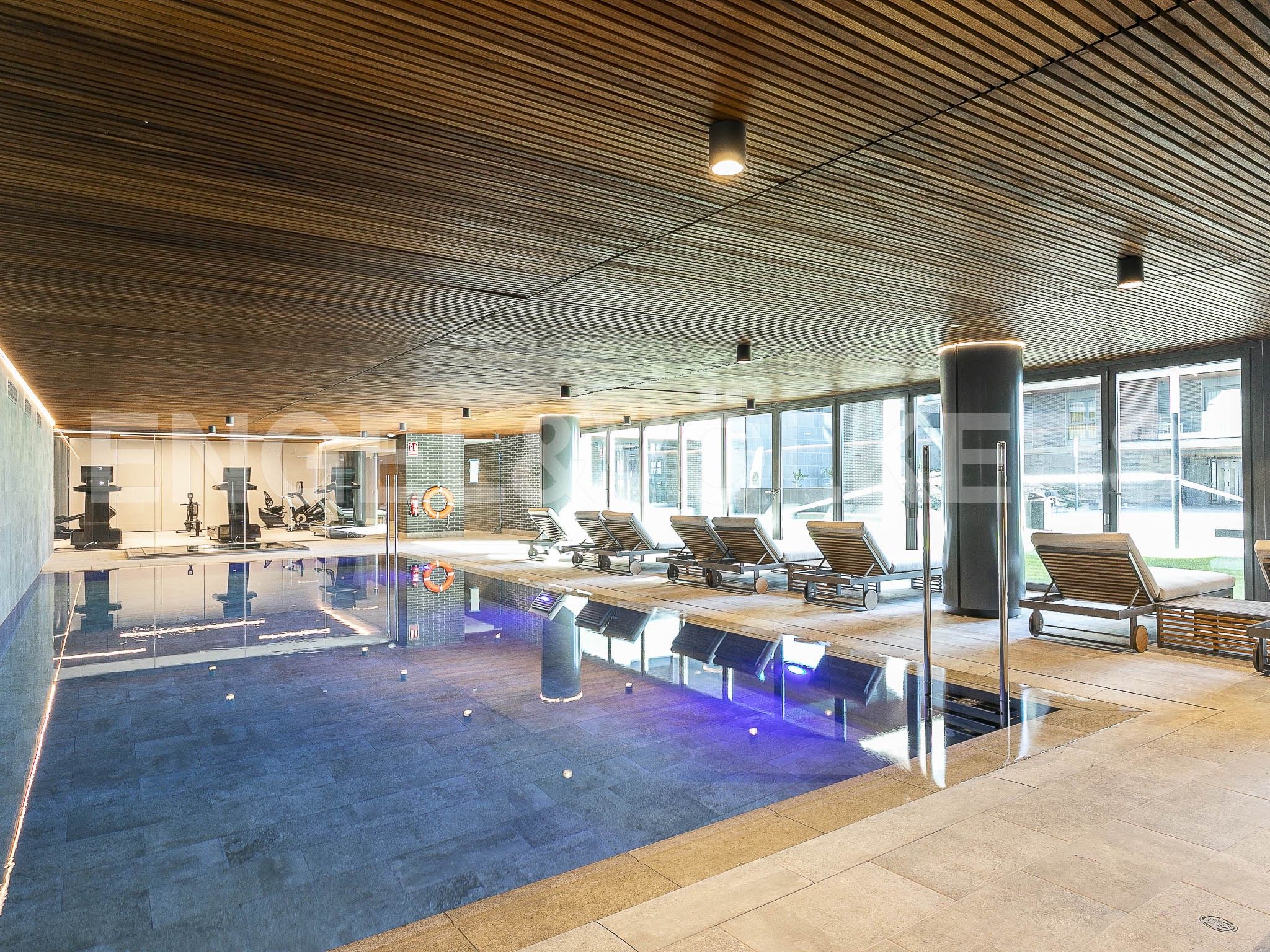 Swimming pool of Apartment to rent in Esplugues de Llobregat  with Air Conditioner, Heating and Terrace