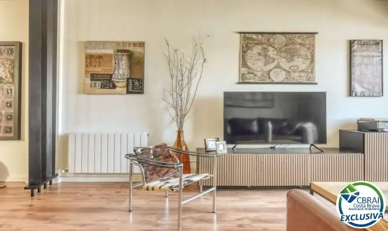 Sala d'estar de Àtic en venda en Figueres amb Terrassa i Balcó