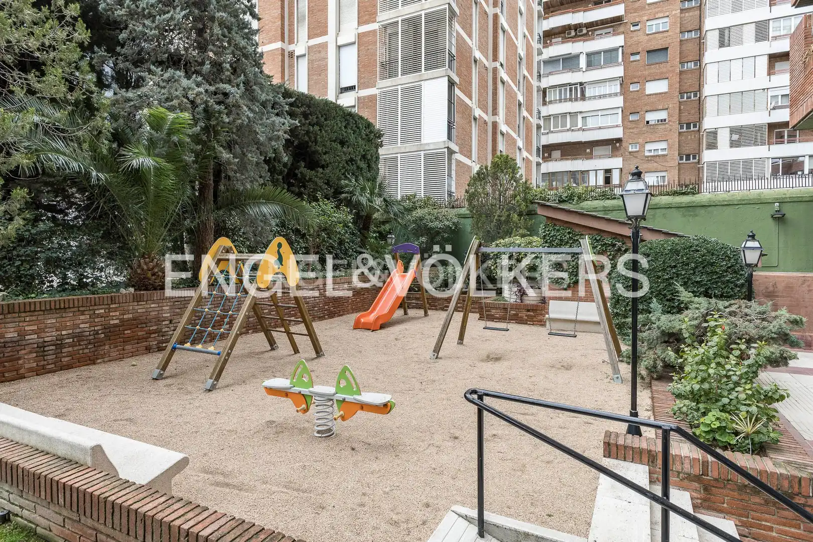 Terrassa de Pis en venda en Barcelona amb Aire condicionat, Calefacció i Jardí privat