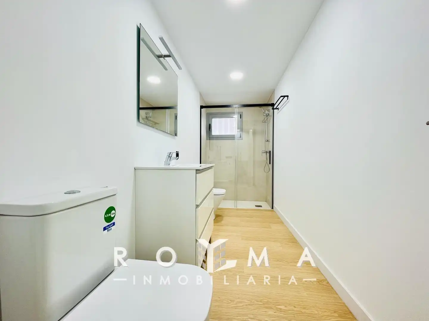 Baño de Piso de alquiler en Sevilla con Aire acondicionado y Calefacción
