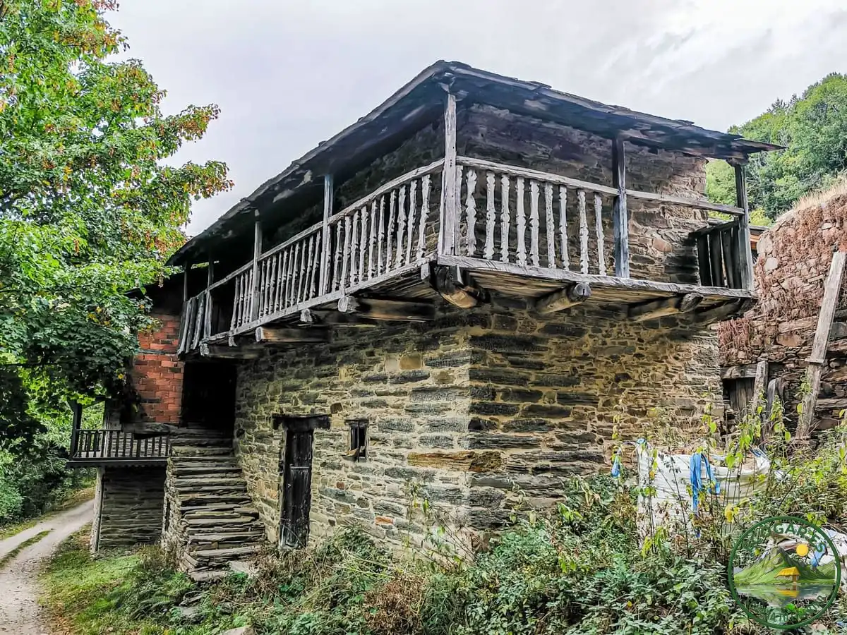 Vista exterior de Casa adosada en venta en Ponferrada