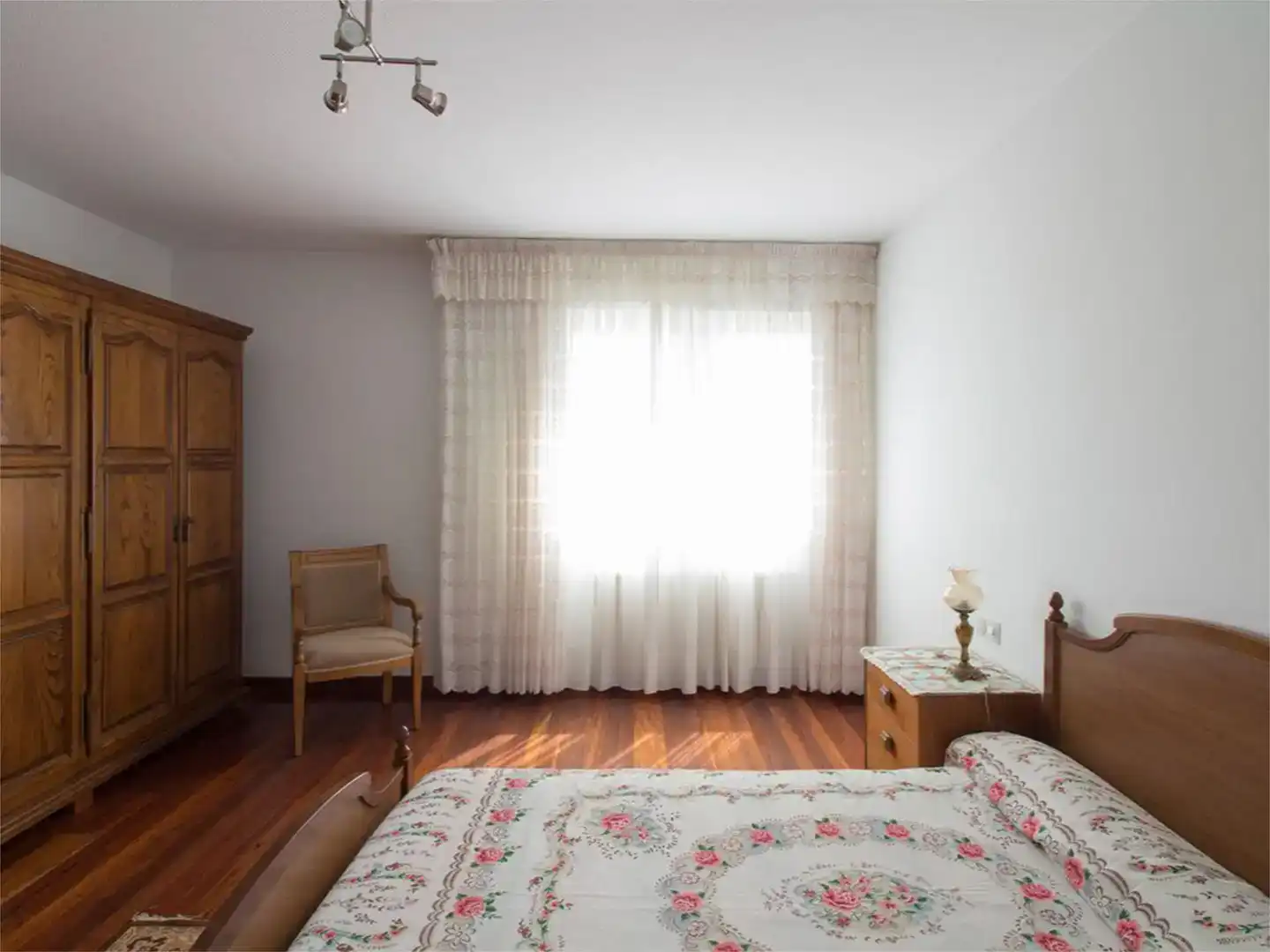 Dormitori de Pis en venda en A Baña   amb Jardí privat, Parquet i Moblat