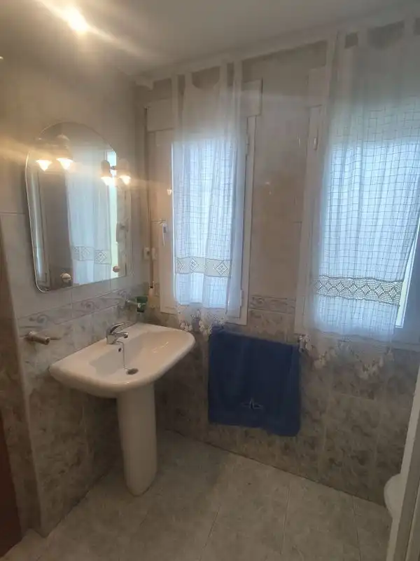 Badezimmer von Einfamilien-Reihenhaus zur Miete in Granada mit Klimaanlage, Privatgarten und Möbliert