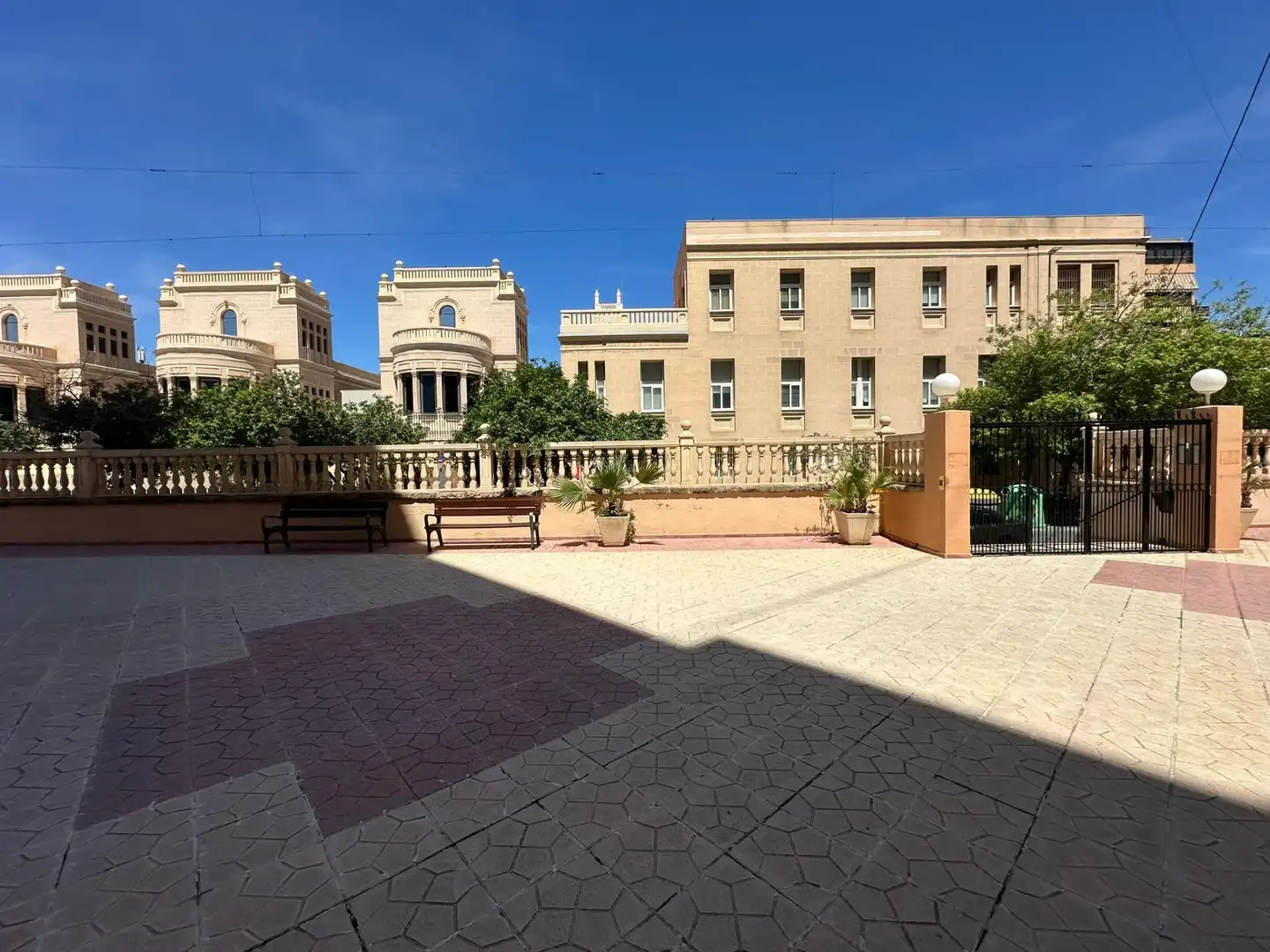 Vista exterior de Pis en venda en Alicante / Alacant amb Moblat