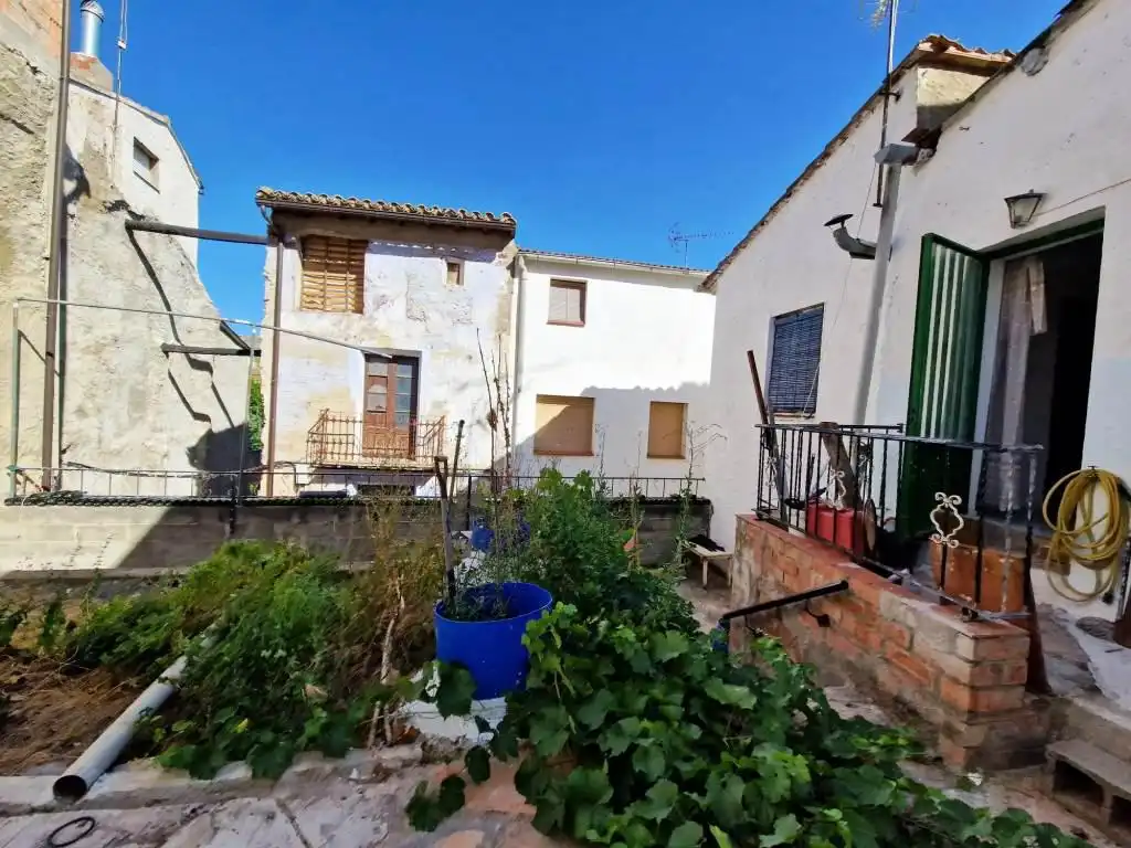 Vista exterior de Casa o xalet en venda en Camporrélls amb Jardí privat, Terrassa i Balcó