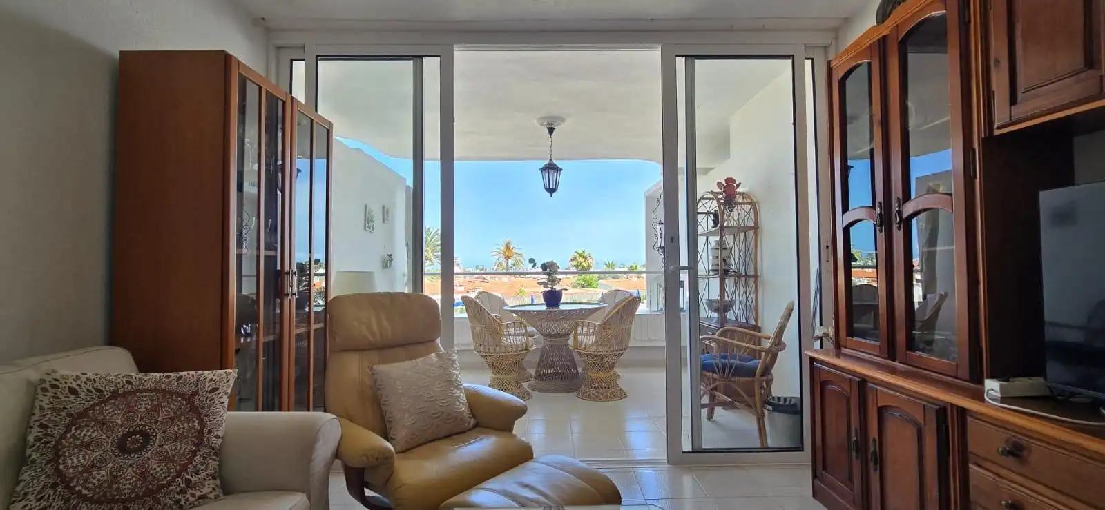 Sala de estar de Apartamento de alquiler en San Bartolomé de Tirajana con Amueblado, Balcón y Piscina comunitaria