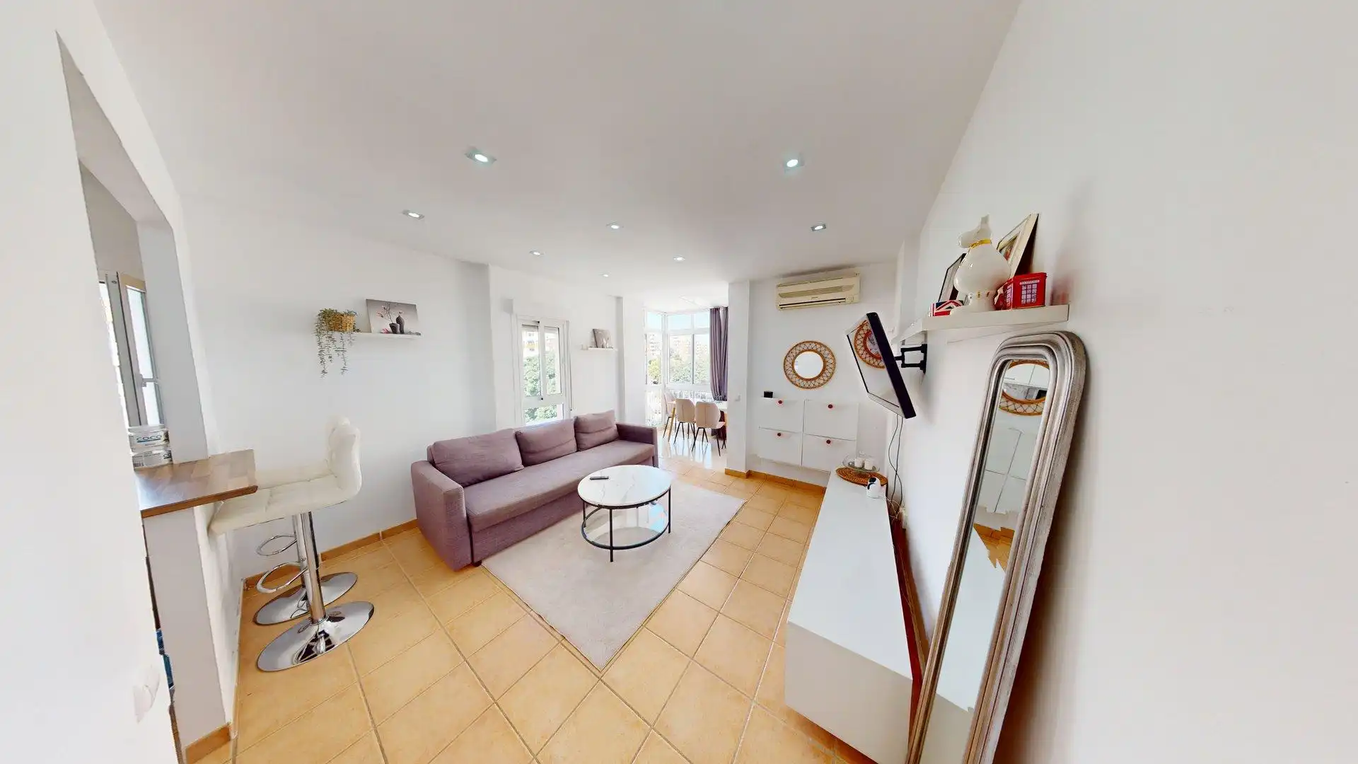 Living room of Flat for sale in Benalmádena  with Air Conditioner, Swimming Pool and Furnished