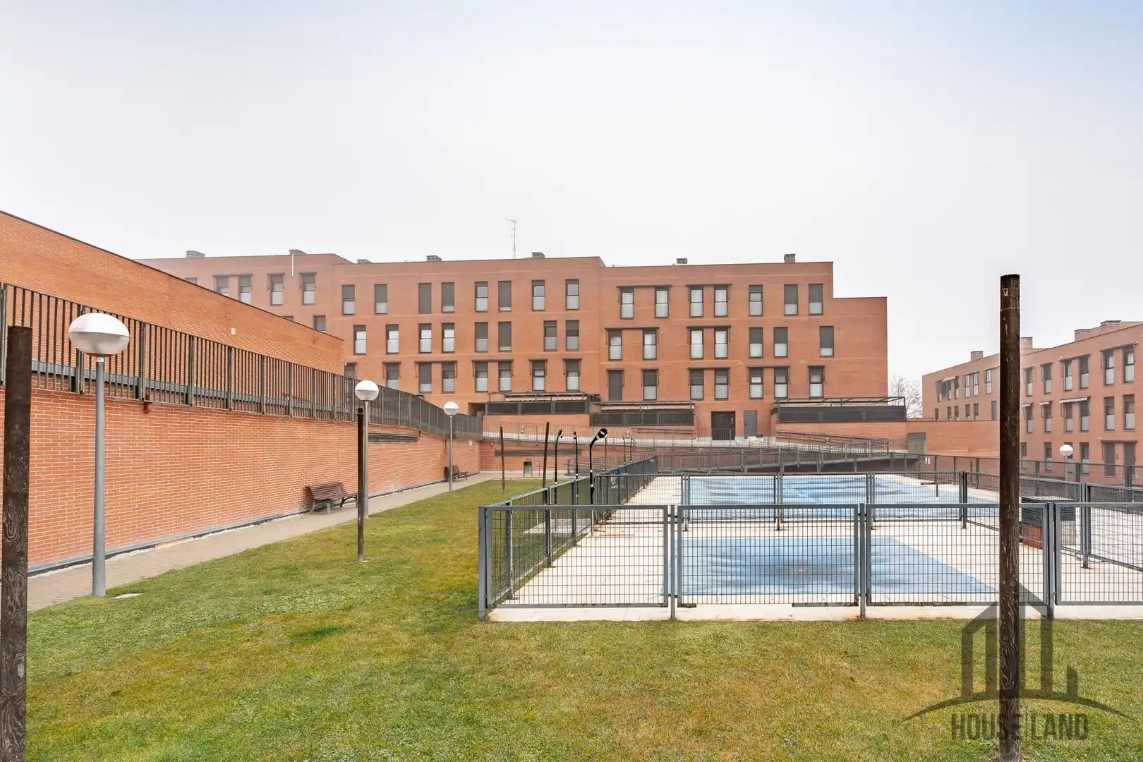 Vista exterior de Casa o xalet en venda en Paracuellos de Jarama amb Aire condicionat, Calefacció i Jardí privat