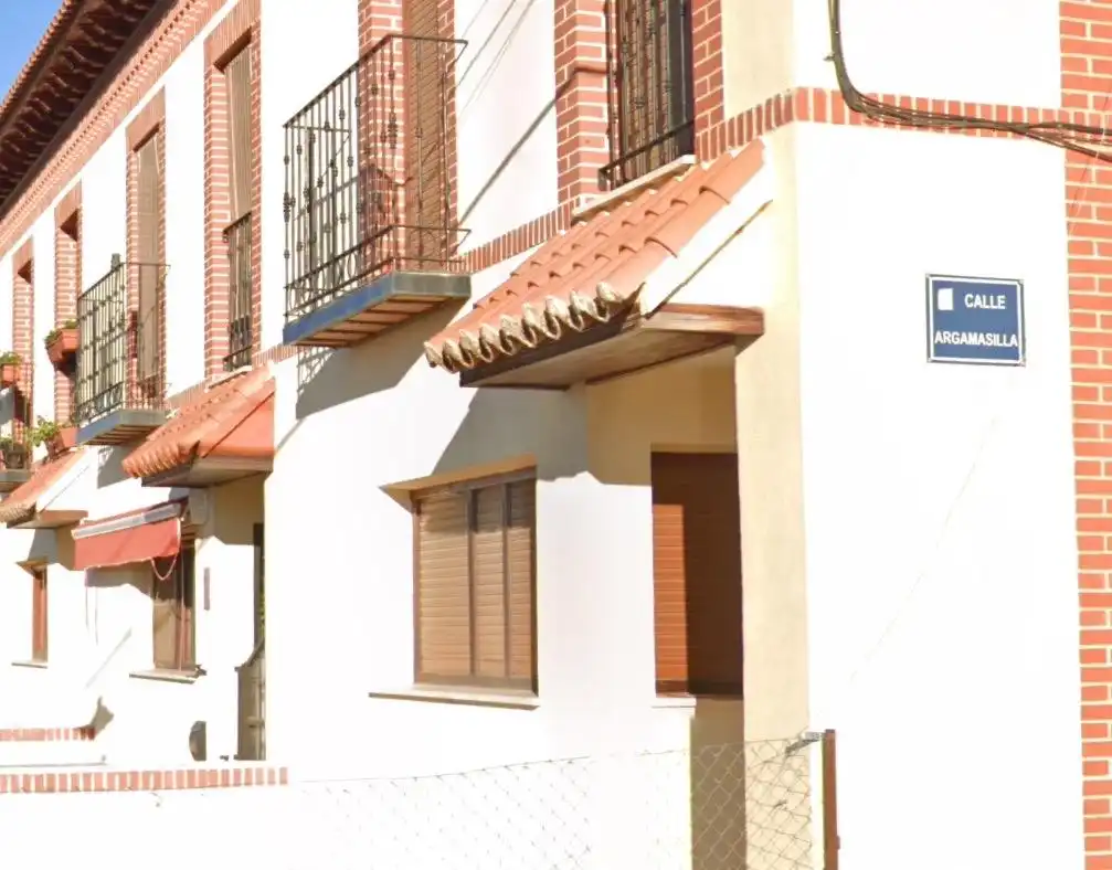 Vista exterior de Casa adosada en venta en Villamayor de Calatrava con Calefacción, Jardín privado y Terraza