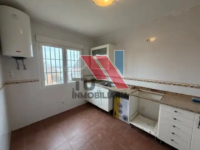 Cuina de Casa o xalet en venda en Otero amb Calefacció, Jardí privat i Balcó