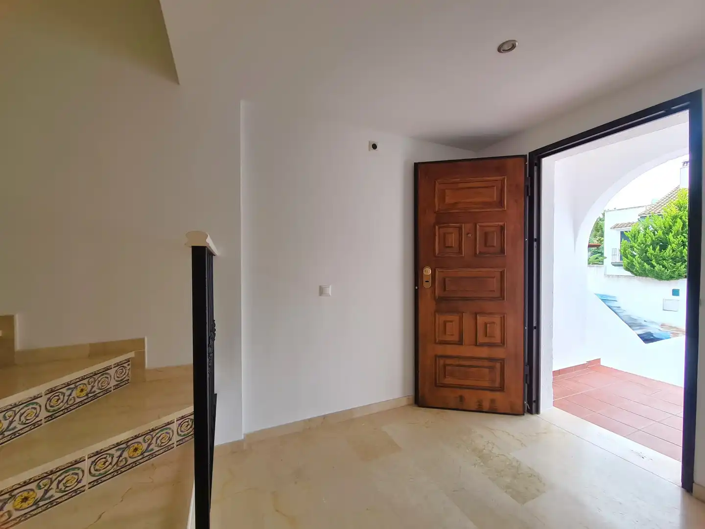 Casa adosada en venta en Manilva con Terraza, Jacuzzi y Internet