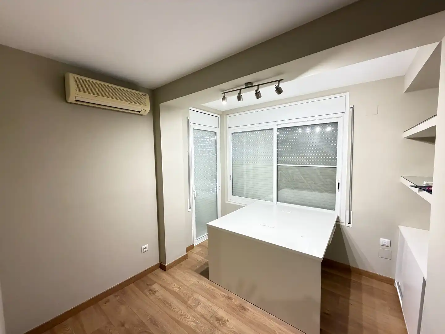 Wohnung zum Verkauf in Tortosa mit Klimaanlage, Heizung und Terrasse