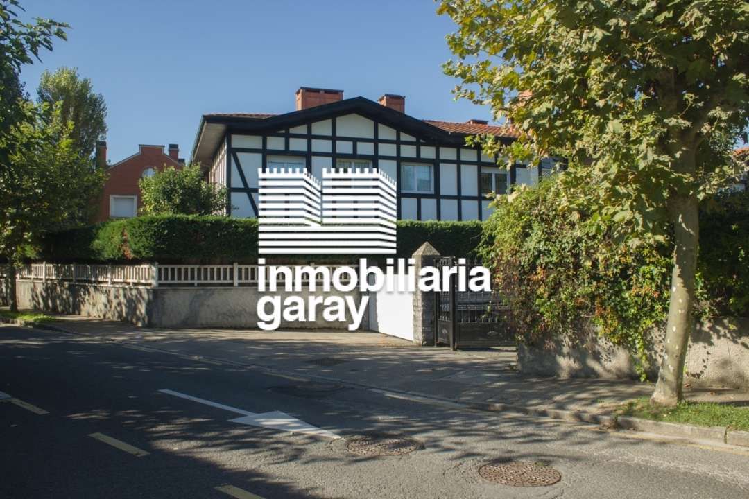 Jardí de Dúplex en venda en Getxo  amb Calefacció i Traster