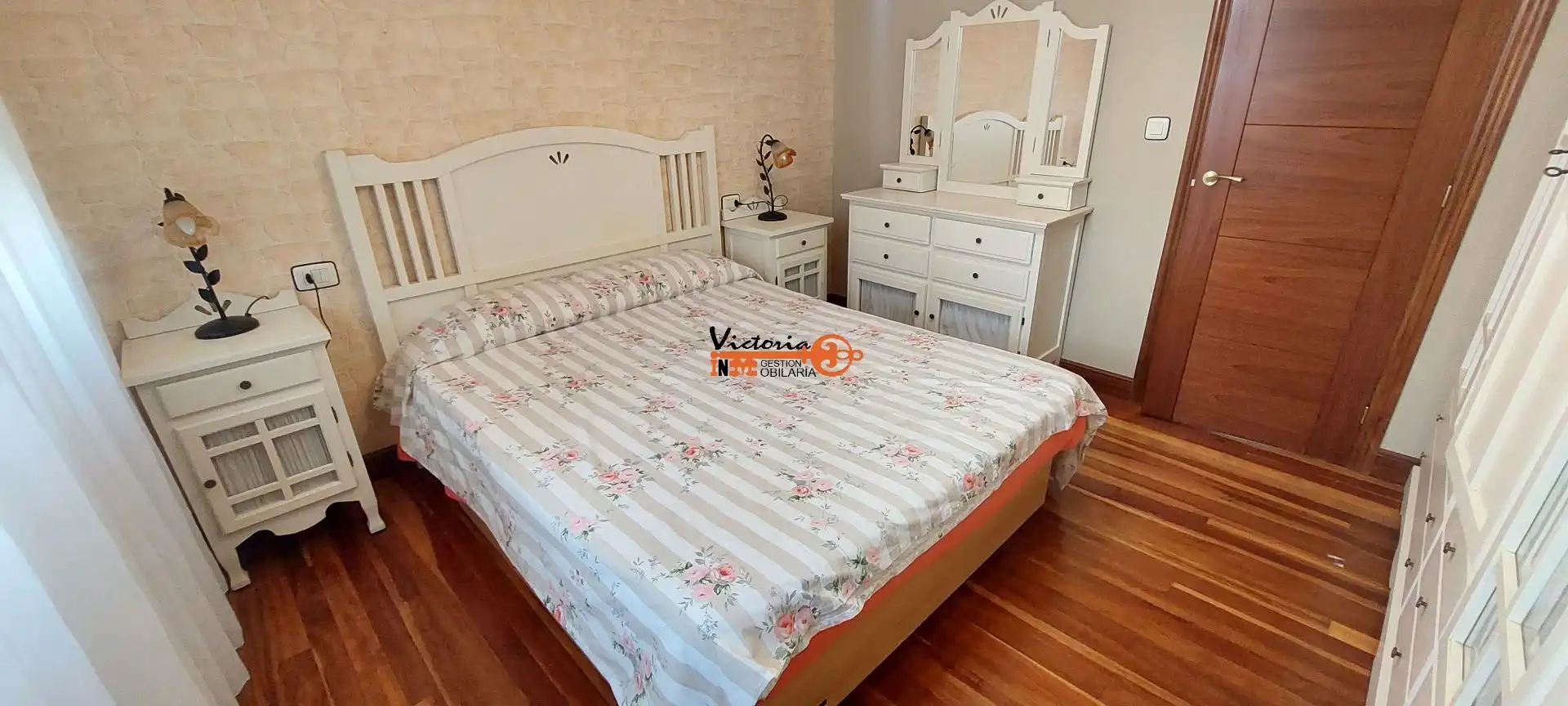 Habitación de Dúplex en venta en Castro-Urdiales con Calefacción, Trastero y Piscina comunitaria