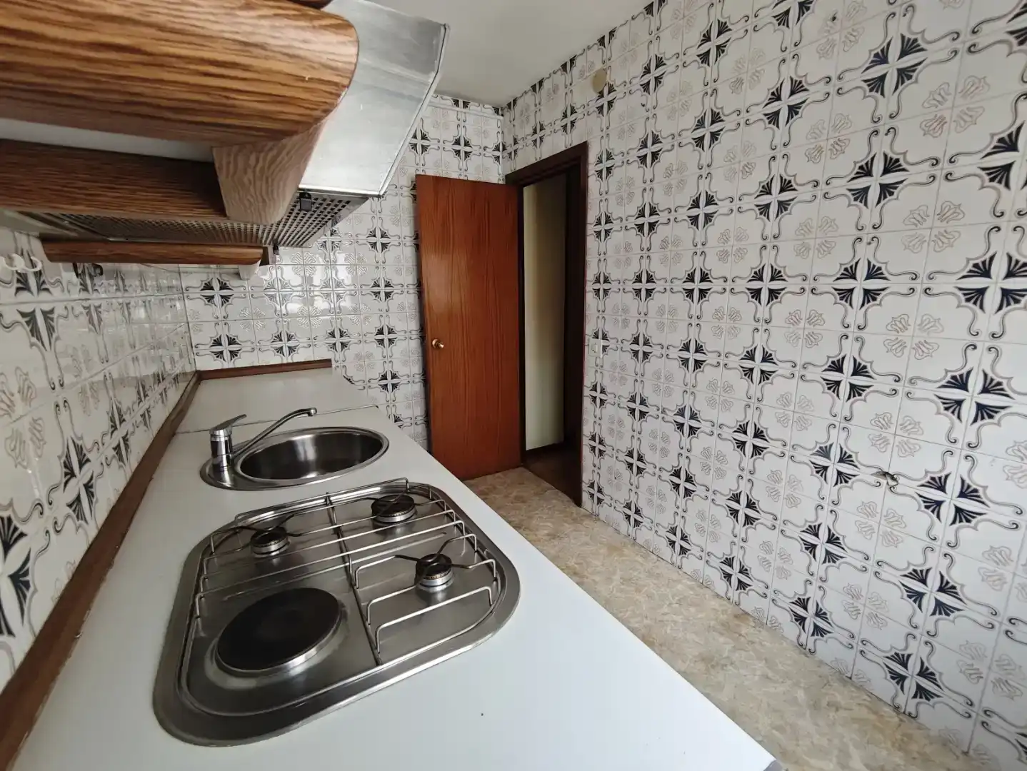 Cuina de Apartament en venda en Guardo amb Parquet i Traster