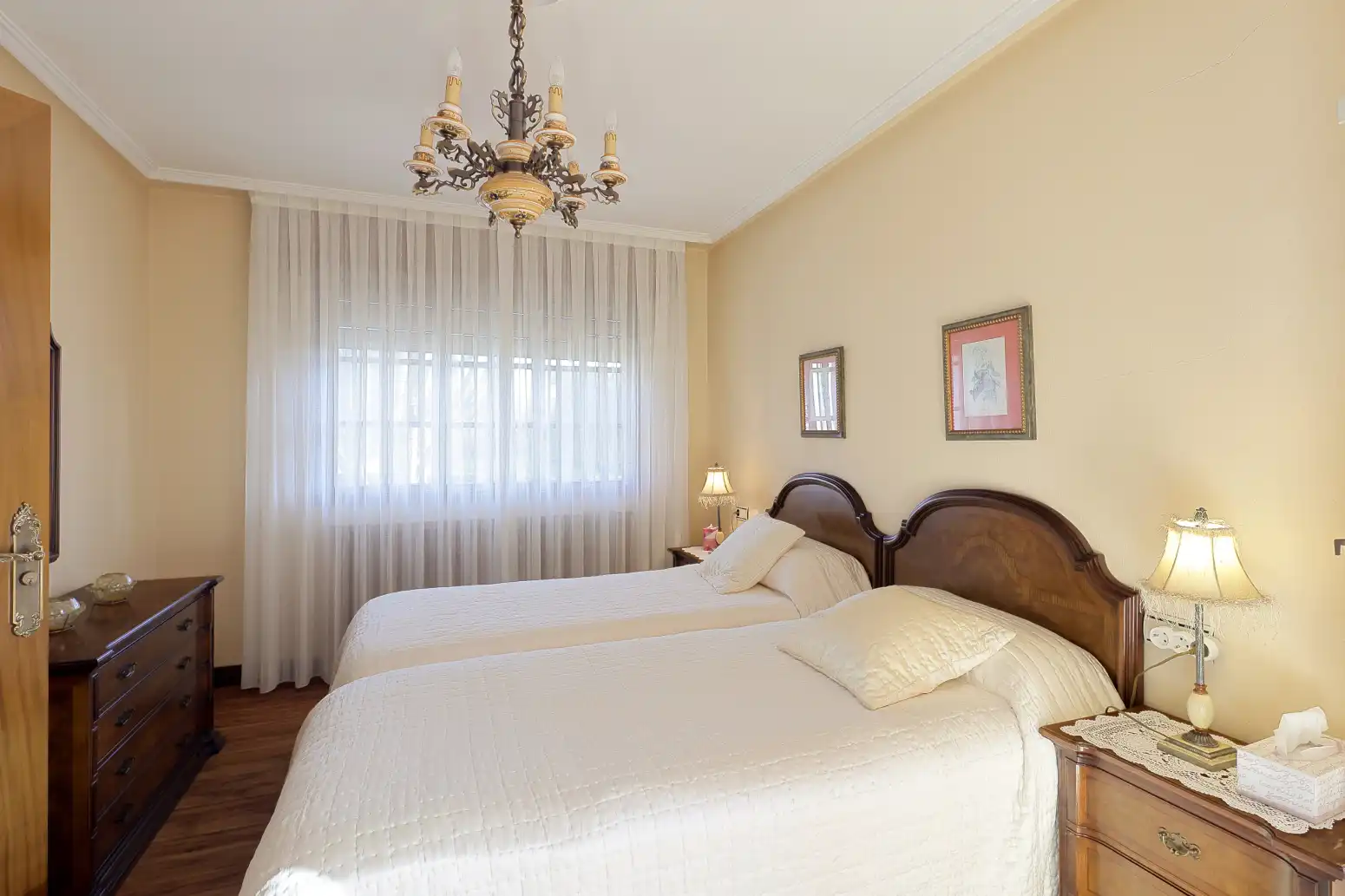 Dormitori de Casa o xalet en venda en Gijón  amb Calefacció, Jardí privat i Parquet