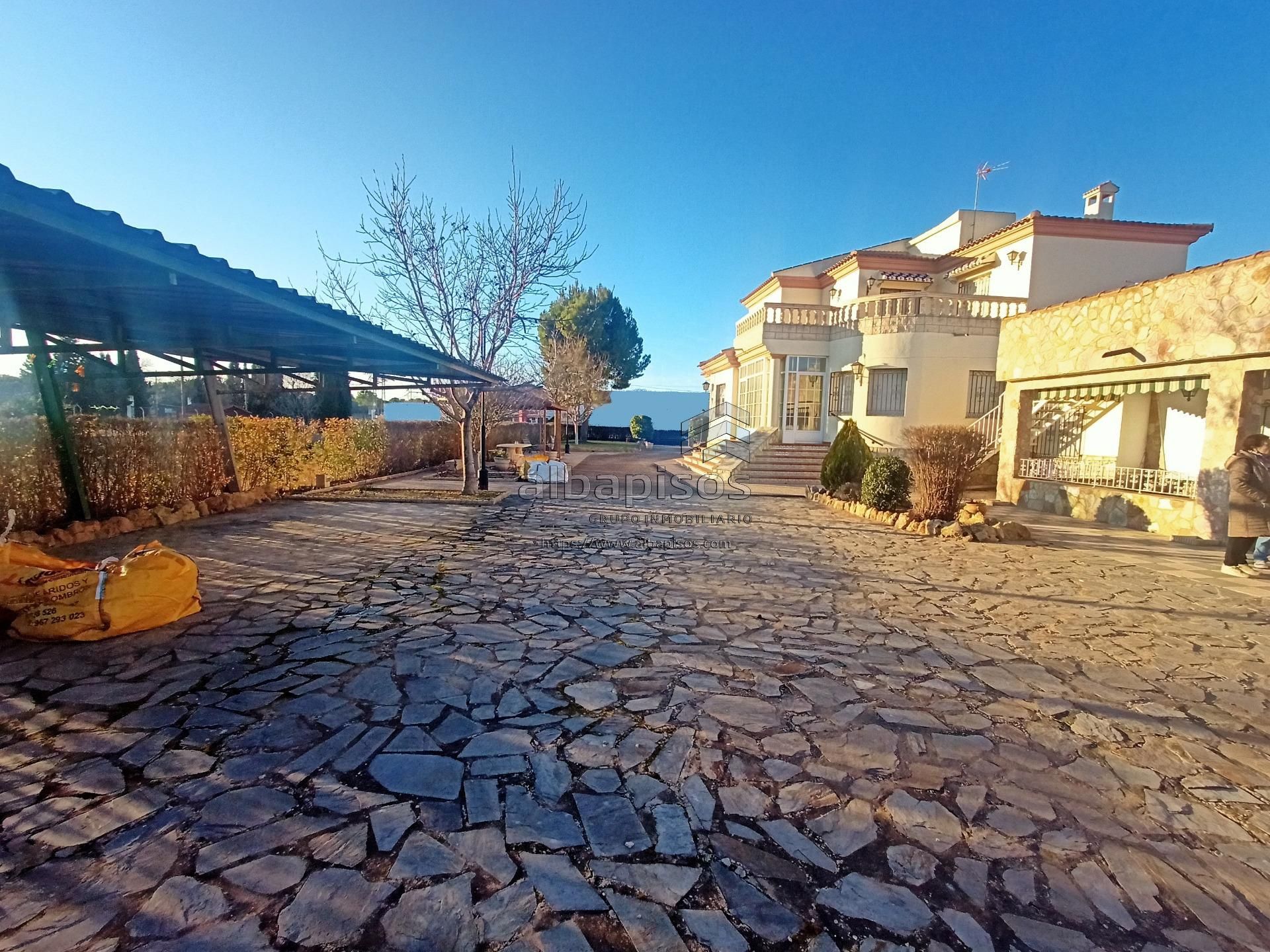 Casa o xalet en venda en  Albacete Capital amb Aire condicionat, Calefacció i Terrassa