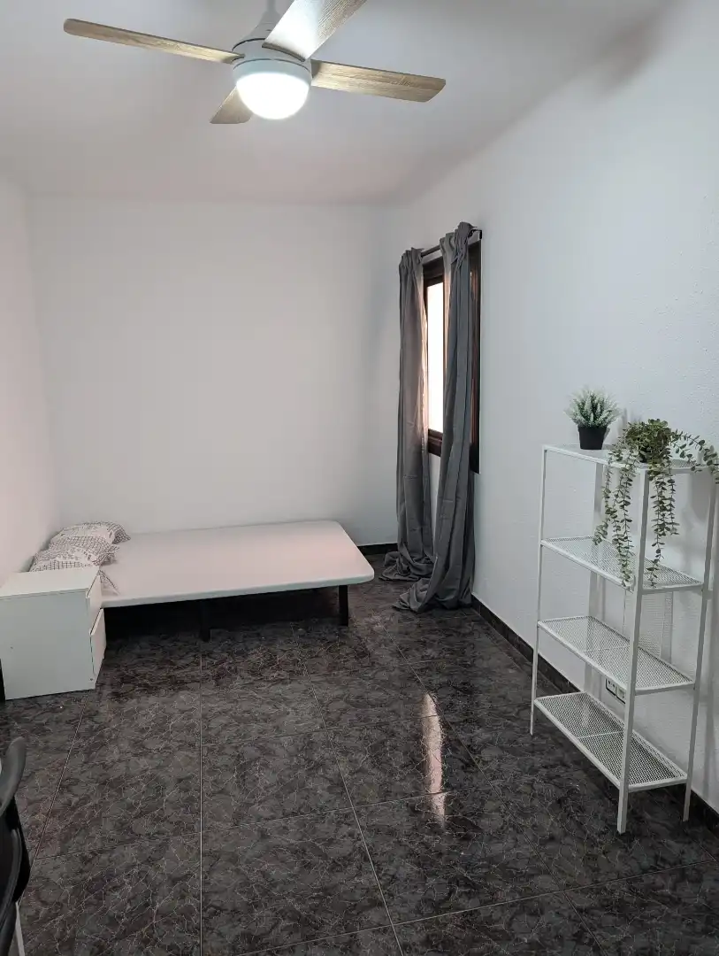 Habitación de Ático en venta en Santa Coloma de Gramenet con Terraza