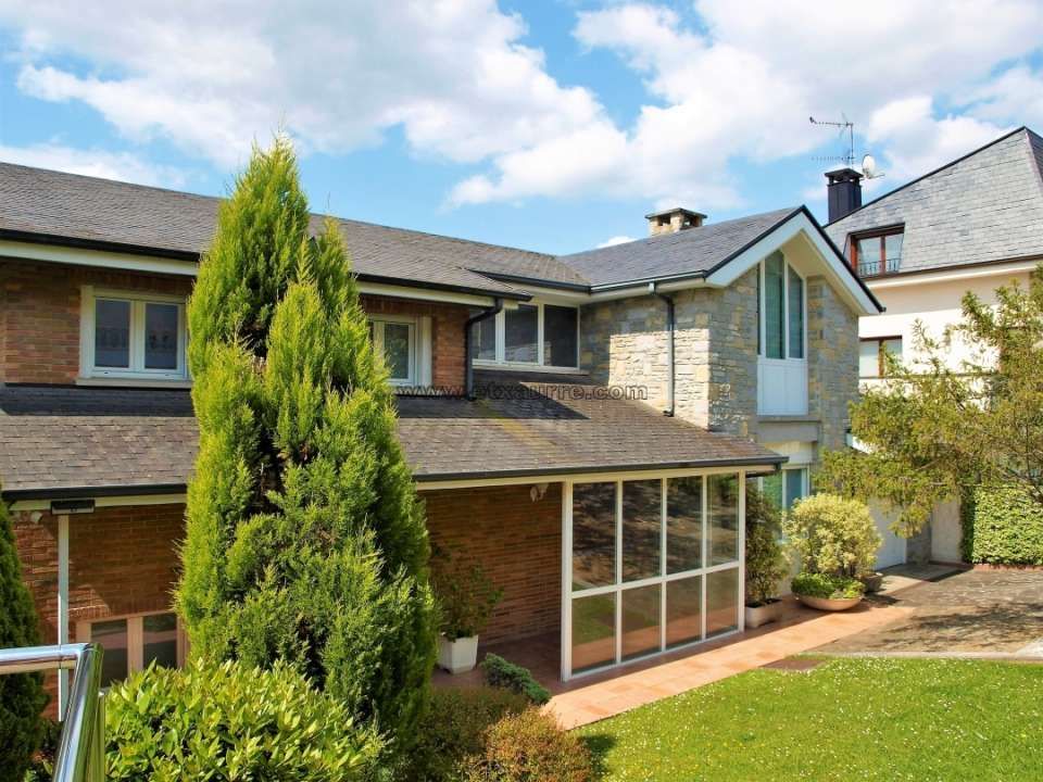 Exterior view of House or chalet for sale in Laudio / Llodio  with Private garden, Terrace and Swimming Pool