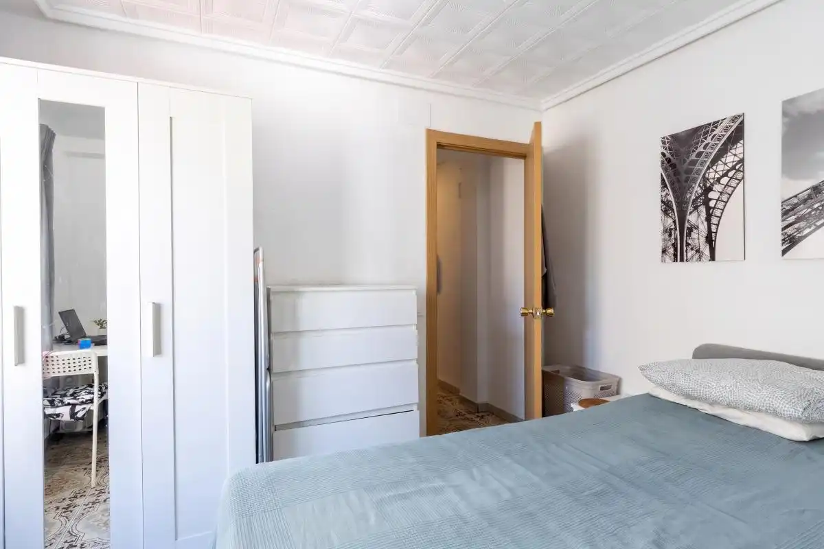 Bedroom of Flat for sale in Valencia  with Heating, Terrace and Furnished