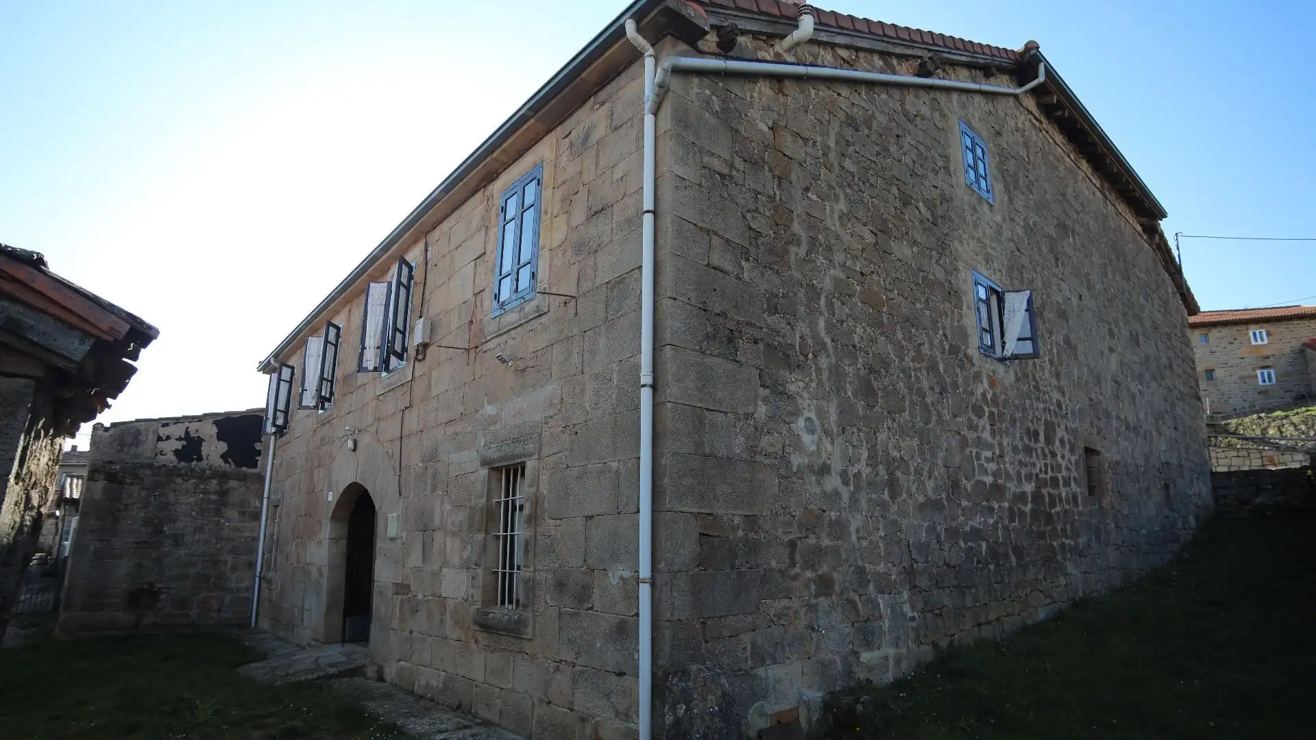 Exterior view of Country homes for sale in Valdeprado del Río  with Private garden