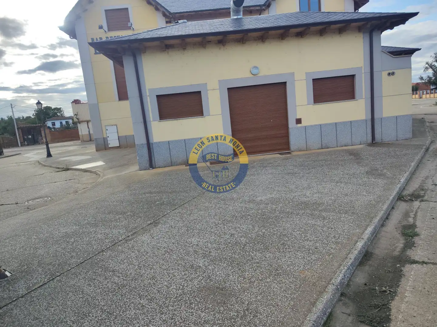 Local en venta en Villamañán