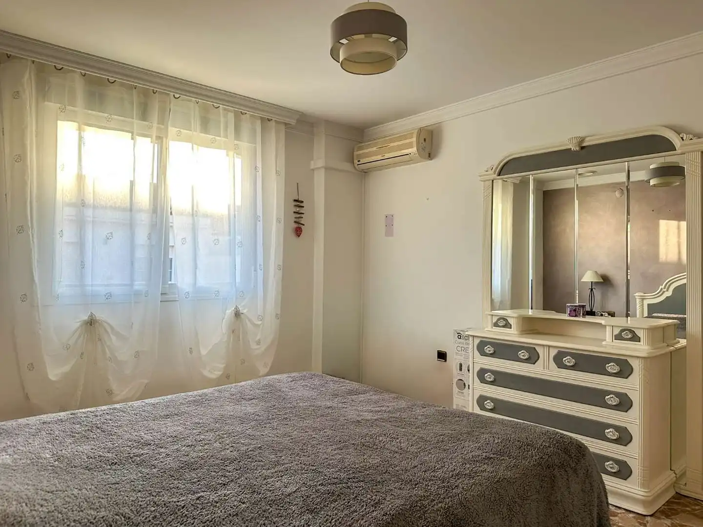 Habitación de Piso de alquiler en Vélez de Benaudalla con Aire acondicionado, Terraza y Amueblado