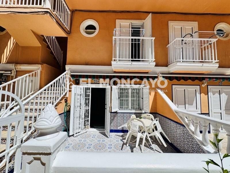 Vista exterior de Casa o chalet en venta en Torrevieja con Terraza, Trastero y Balcón