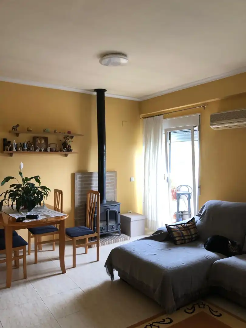 Wohnzimmer von Wohnung zum Verkauf in Gilet mit Klimaanlage, Möbliert und Balkon