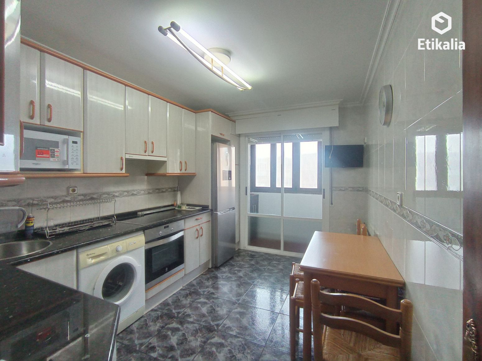 Cuina de Pis de lloguer en Barakaldo  amb Calefacció, Terrassa i Balcó