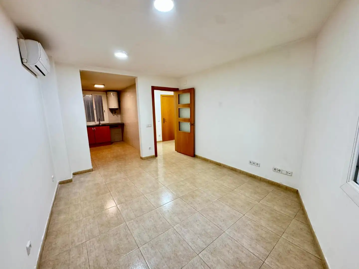Flat for sale in Canovelles  with Air Conditioner and Oven
