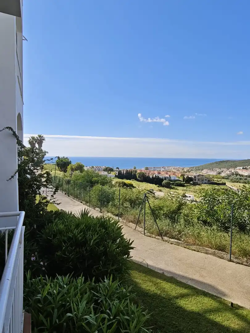 Vista exterior de Pis en venda en Manilva amb Piscina comunitària