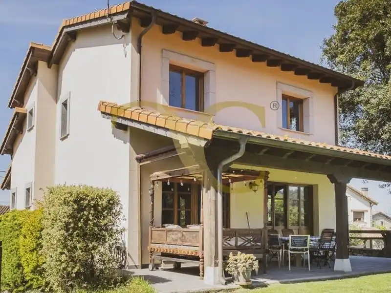 Außenansicht von Haus oder Chalet zum Verkauf in Llanes mit Heizung, Privatgarten und Terrasse