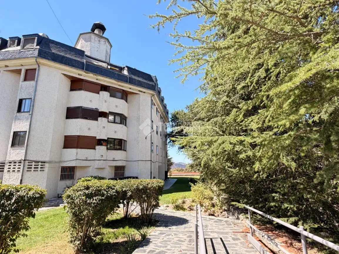Vista exterior de Piso en venta en El Espinar