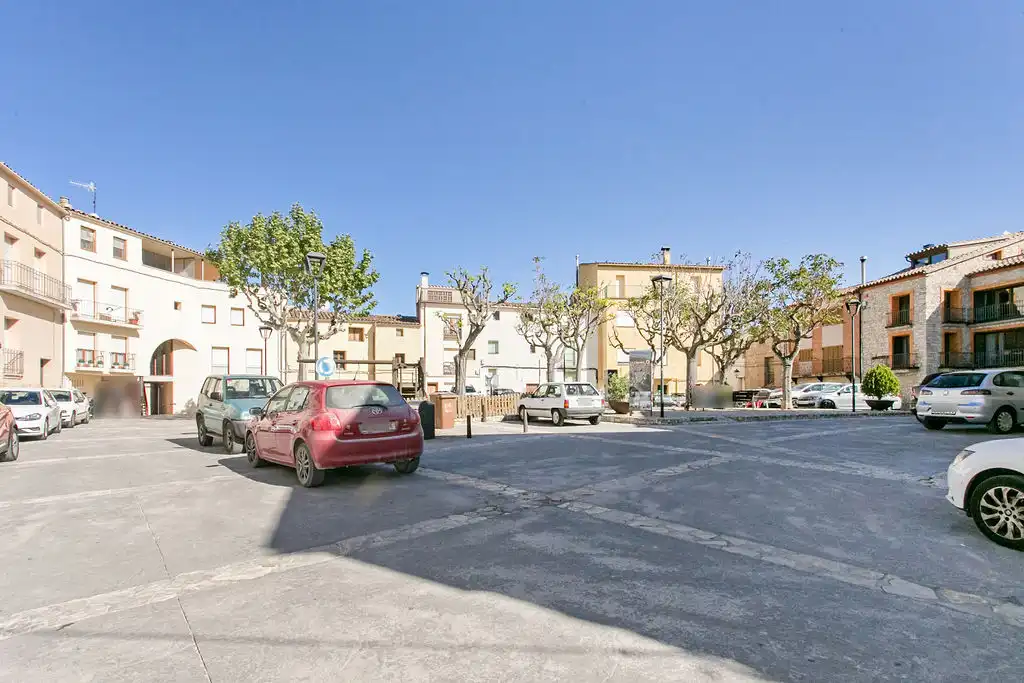 Vista exterior de Local en venta en La Llacuna