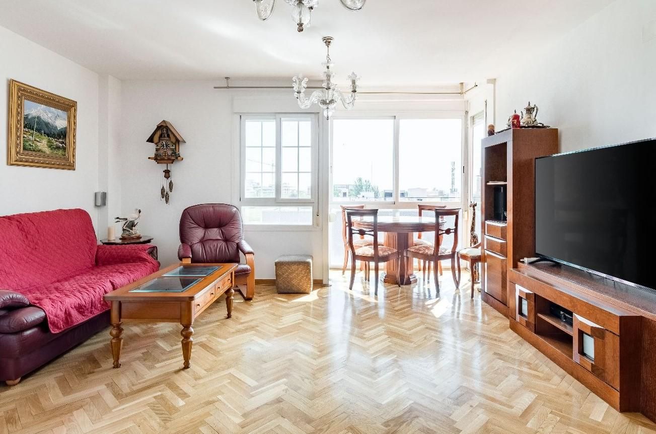 Sala d'estar de Pis en venda en  Madrid Capital amb Aire condicionat, Calefacció i Parquet