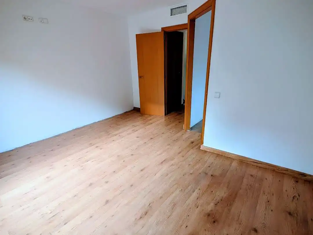 Dormitori de Pis en venda en Santa Coloma de Gramenet amb Aire condicionat, Piscina i Balcó