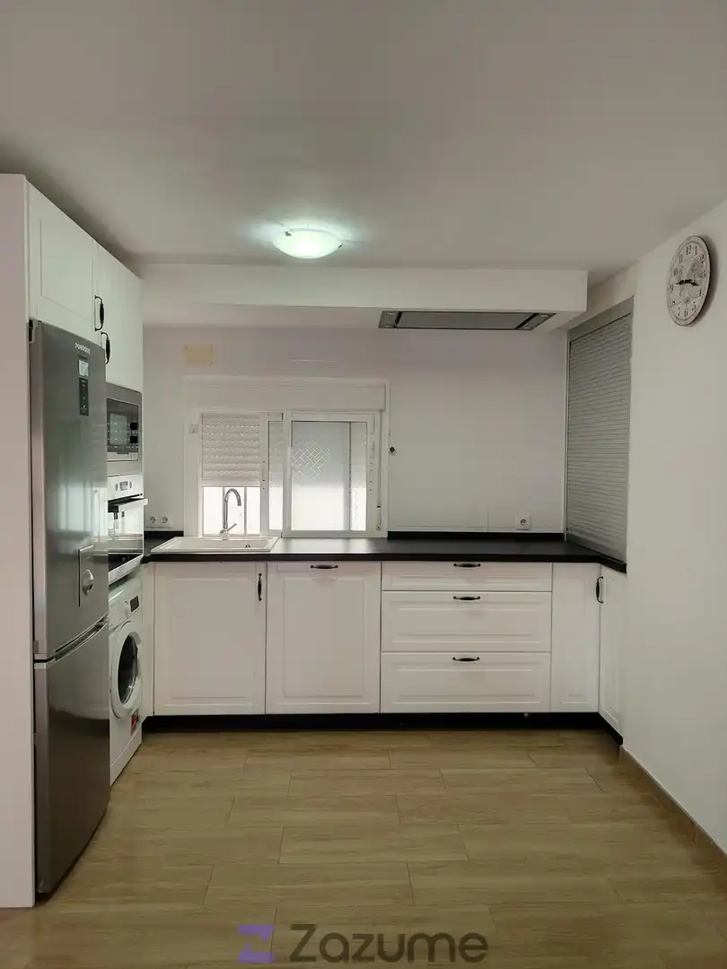 Kitchen of Flat for rent in Camas  with Terrace, Oven and Washing machine
