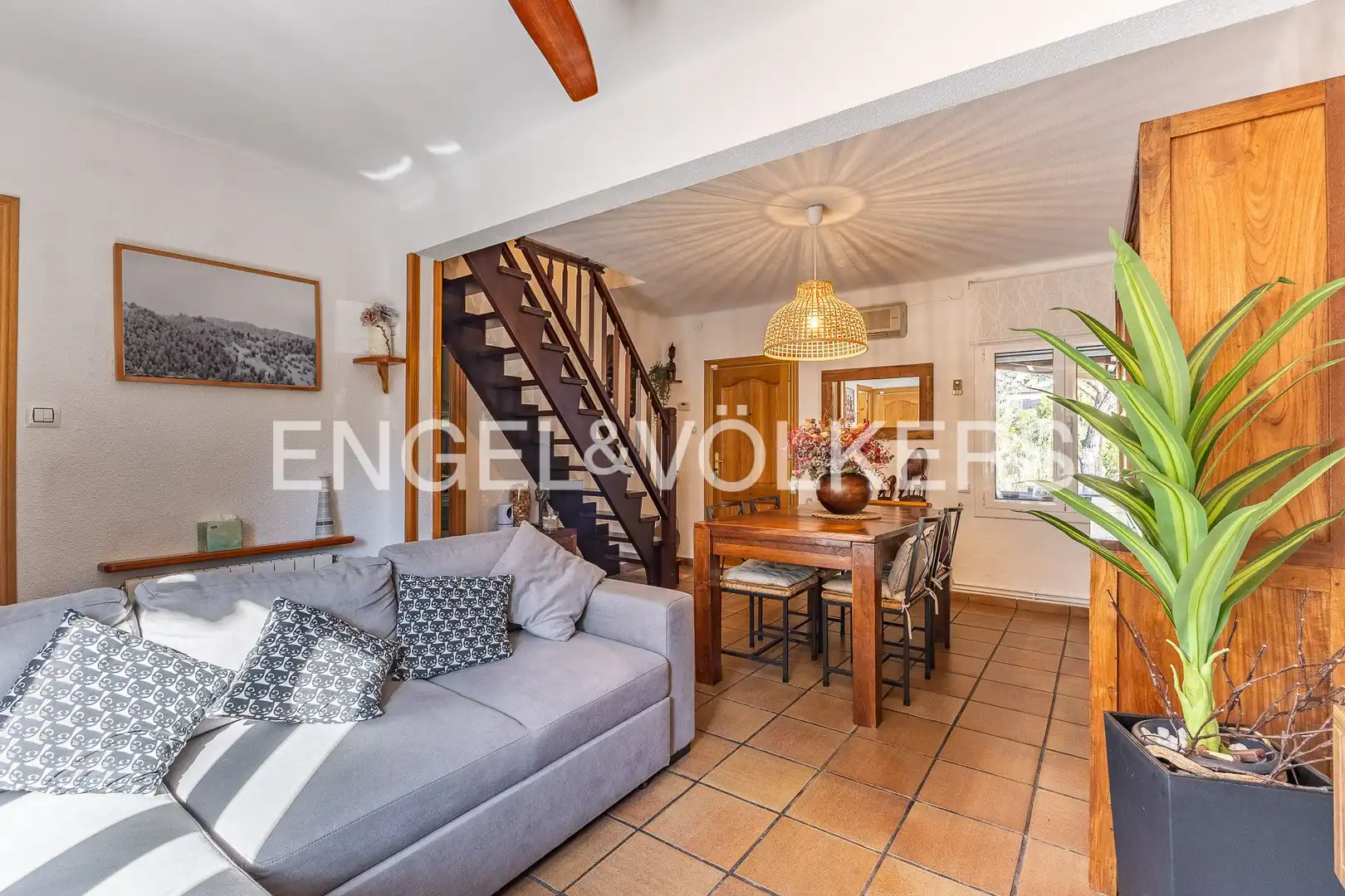 Living room of Houses for sale in Sant Cugat del Vallès  with Air Conditioner, Heating and Private garden