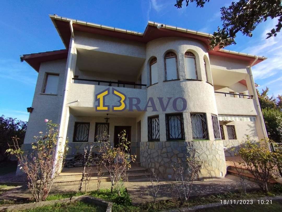 Vista exterior de Casa o xalet en venda en Frías amb Calefacció, Jardí privat i Parquet