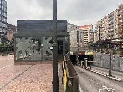 Außenansicht von Garage zur Miete in Oviedo 