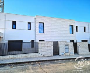 Exterior view of Single-family semi-detached for sale in  Toledo Capital  with Air Conditioner and Terrace