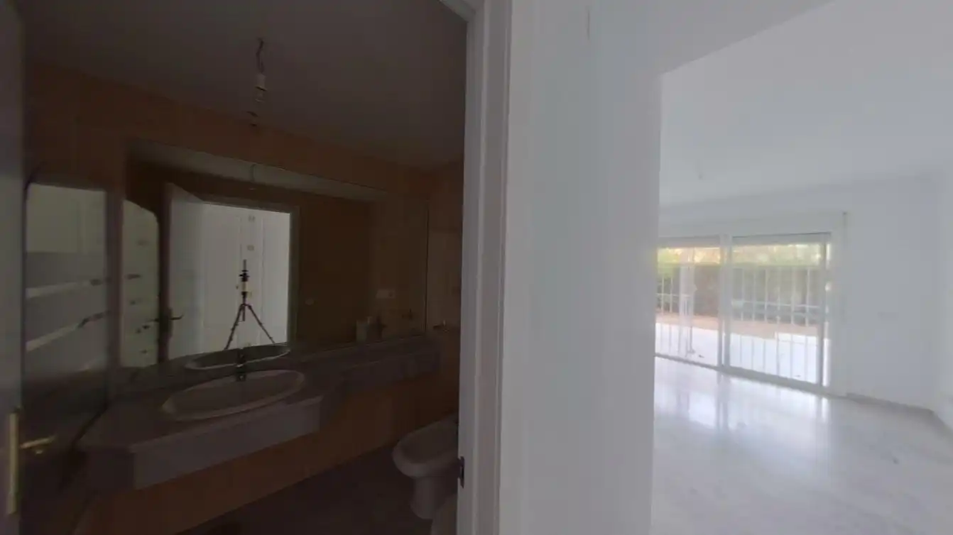 Baño de Piso en venta en Marbella con Piscina
