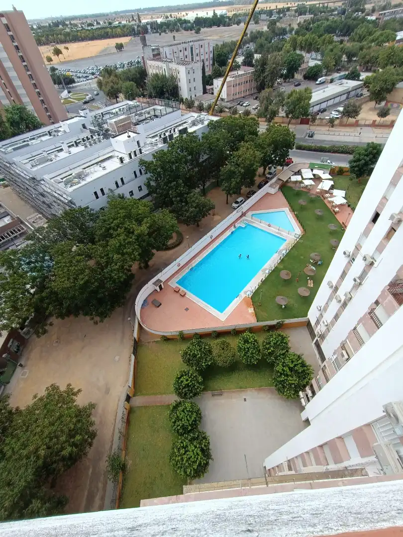 Piscina de Pis en venda en Sevilla amb Aire condicionat, Jardí privat i Terrassa