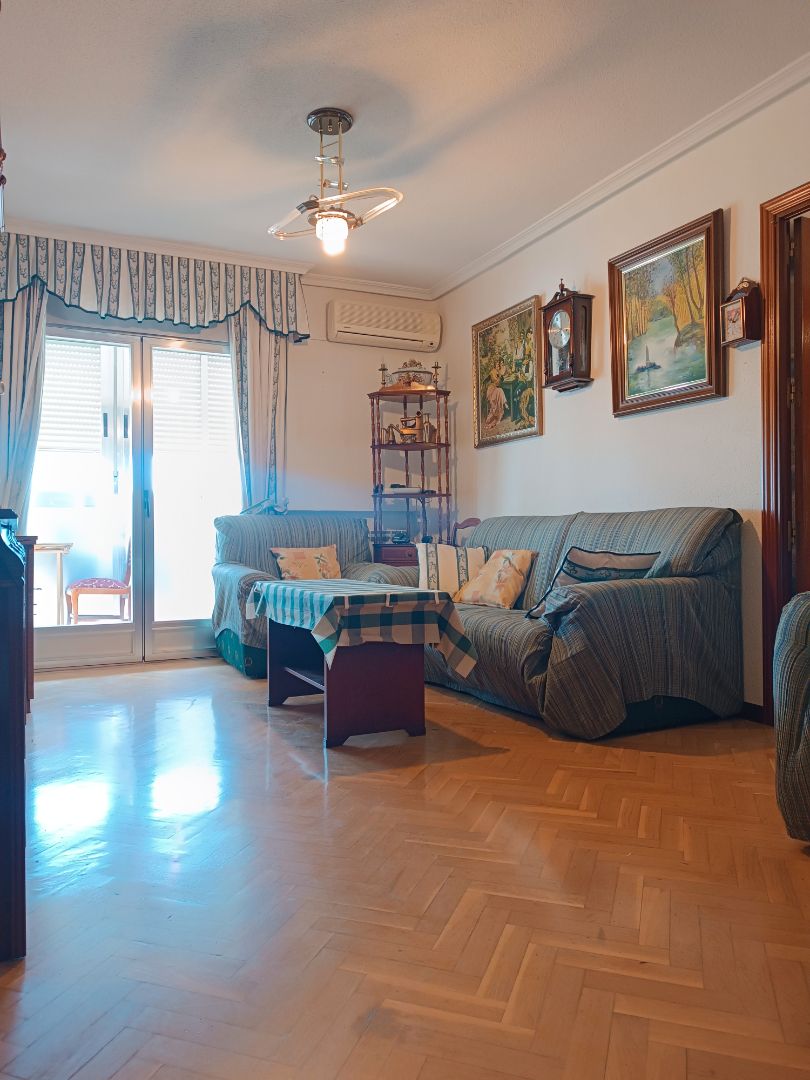 Piso en venta en Calle Escoriaza, Los Ángeles